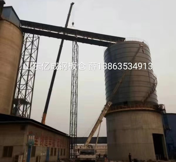 鋼板倉建設(shè)中